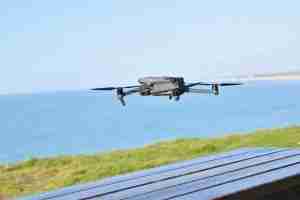 Imagem de drone profissional voando