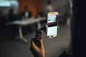 Banner com smartphones focando em fotografia